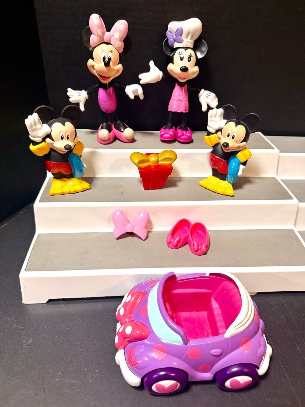 Disney Minnie Mouse Snap 'N Style outfits car & 2 Mickey at the beach toys